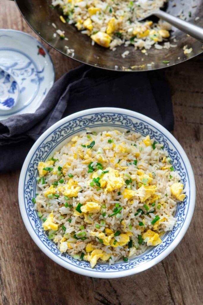 19 Easy 5-Ingredient Dinner Recipes That Actually Taste Like You Tried 7 Egg Fried Rice