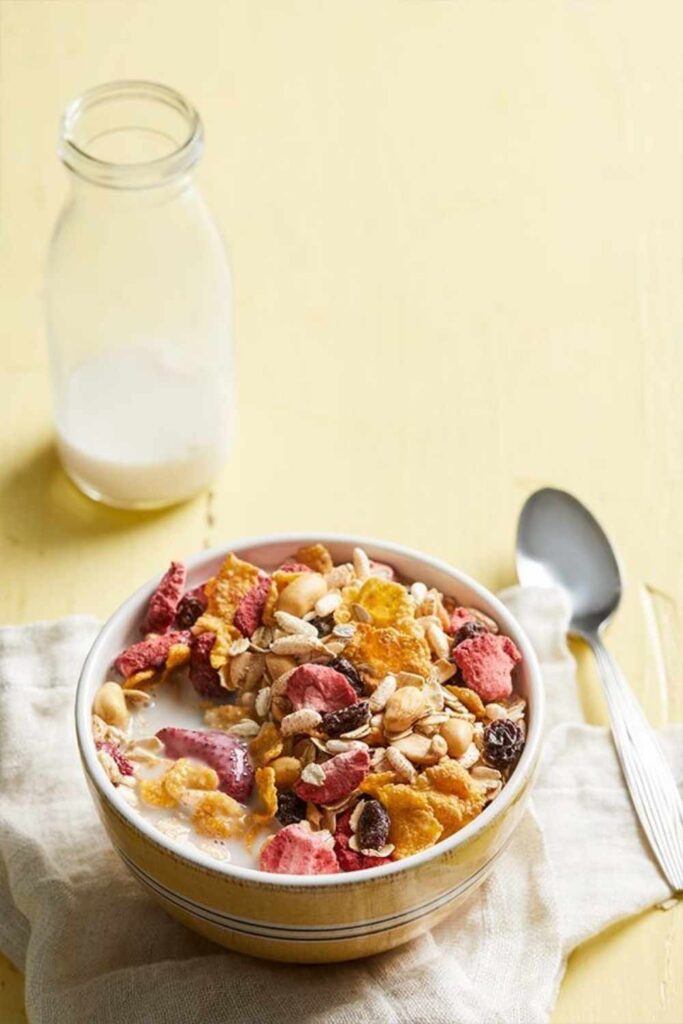 High-Fiber Cereal With Unsweetened Almond Milk and Walnuts