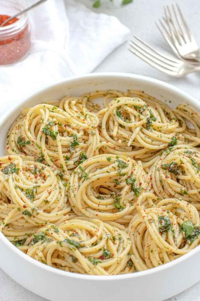 10 Lazy Dinner Ideas Quick Meals That Actually Feel Like a Real Meal 2026 5 Pasta Aglio e Olio The Pantry Miracle