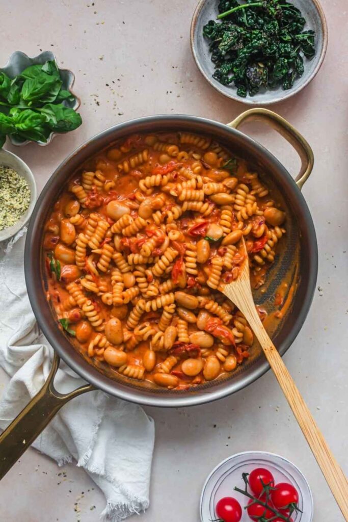 Pesto Pasta With White Beans and Sun-Dried Tomatoes