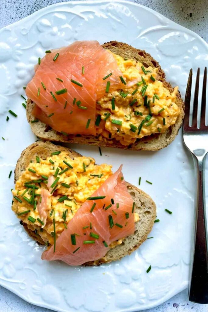 Smoked Salmon With Scrambled Eggs and Capers