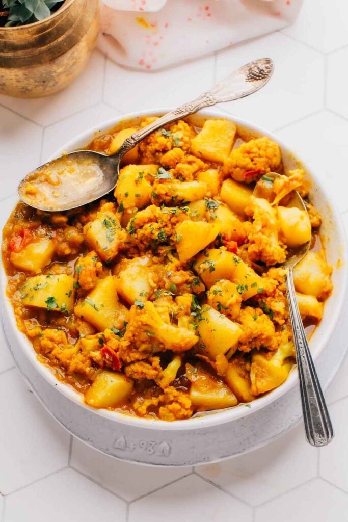 Spiced Cauliflower and Potato One Pot Aloo Gobi Style