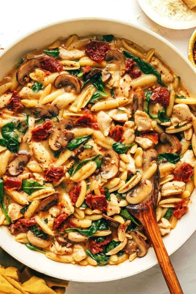 Sun-Dried Tomato and Spinach Pasta