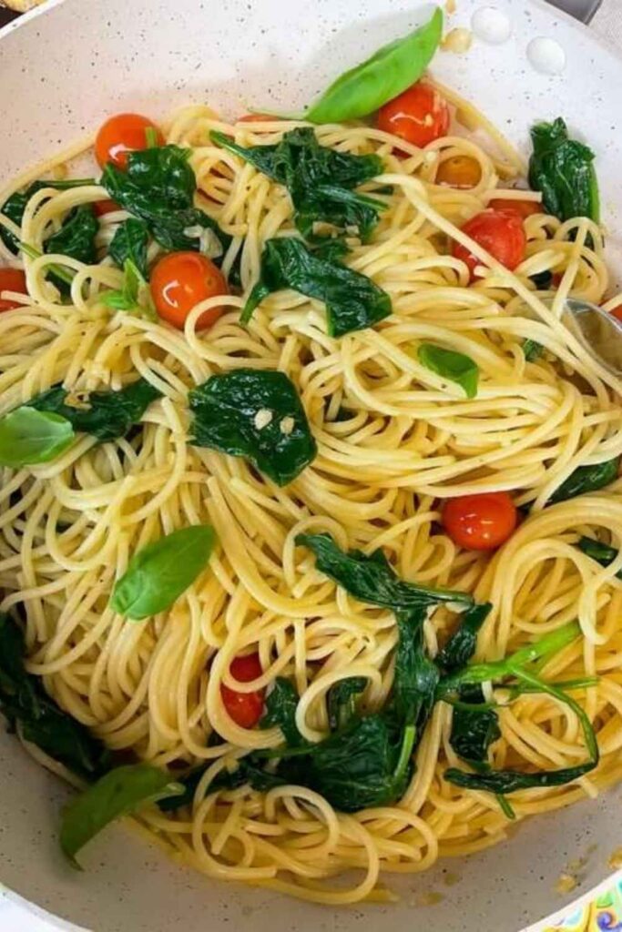 15 Easy 30-Minute Meals That Actually Taste Like You Tried 7 Pasta Aglio e Olio with Spinach